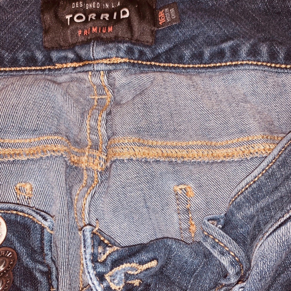 Torrid Distressed Jeggings Size 16R - Picture 3 of 3